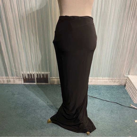Pretty Little Thing Black Slinky Front Slit Maxi Skirt NWT Size 6 - Picture 15 of 17